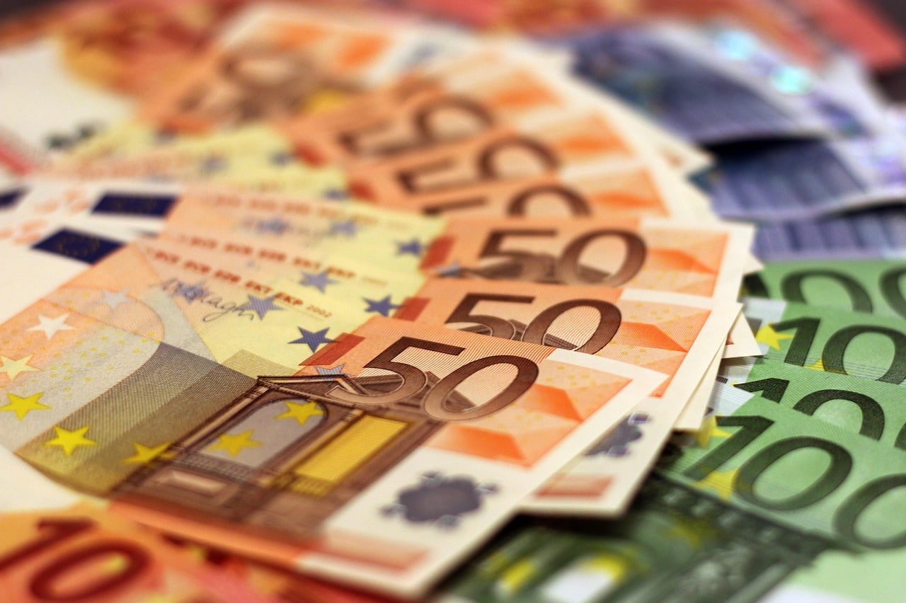 Euro strengthening
